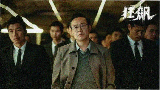 旧信纸与钢笔的特写画面